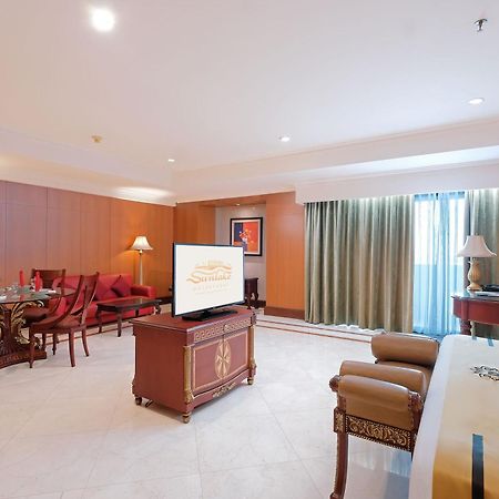 Sunlake Waterfront Resort & Convention Джакарта Экстерьер фото